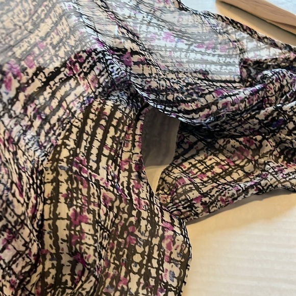 NWT-express-XS-purple/black abstract print-Ruffle sleeves, pet plum top/blouse - Picture 8 of 12